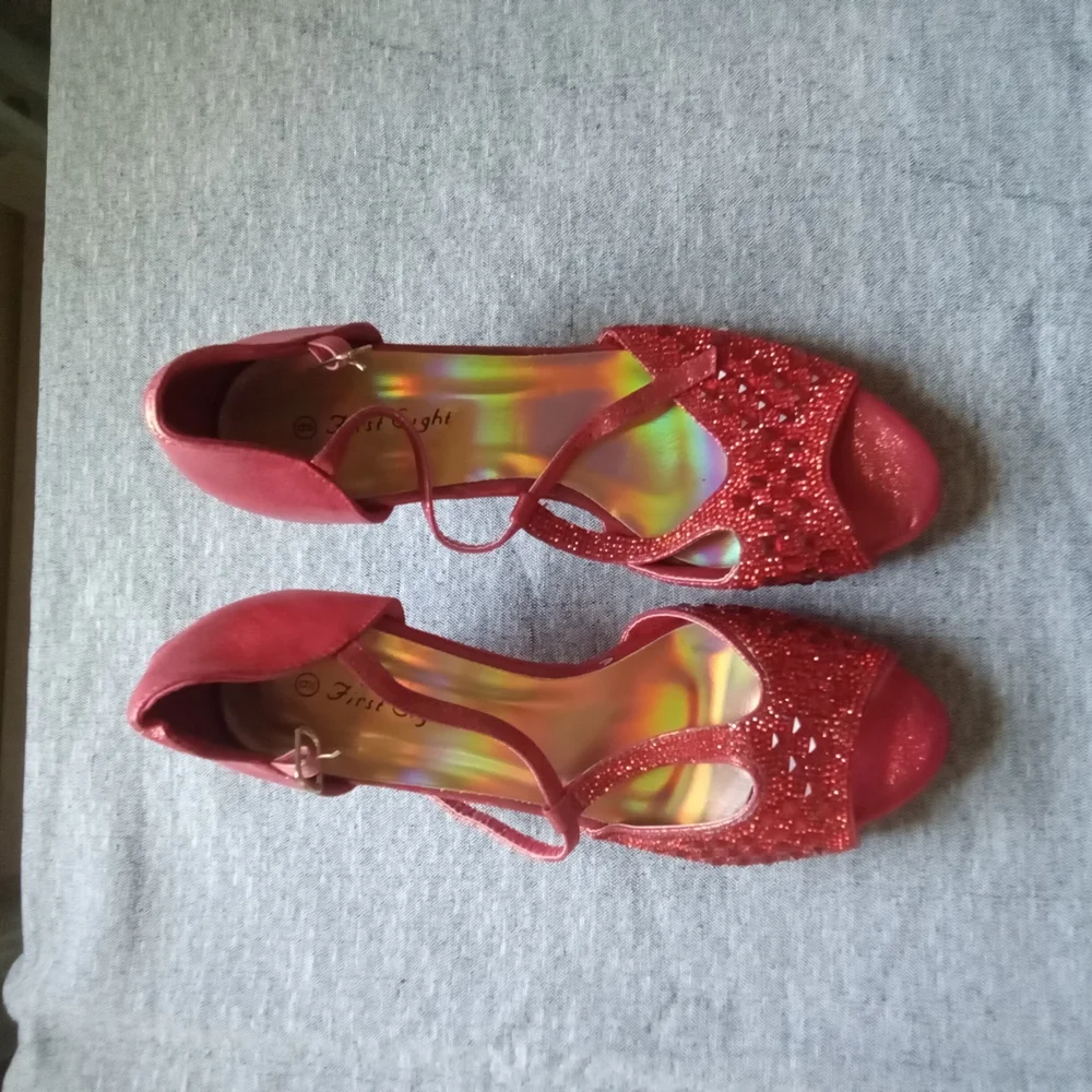 Elegant Red Women's Shoes - Picture 4 of 5